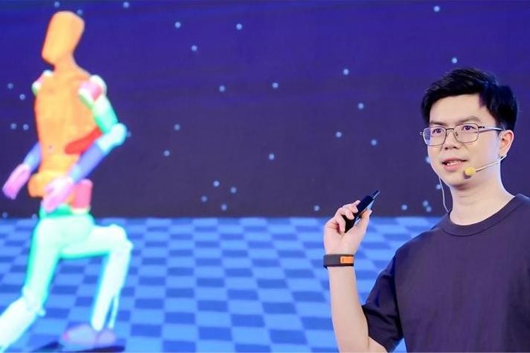 天才少年稚晖君AC米兰机器人走路进场！AI模型做大脑，目标售价20万以内